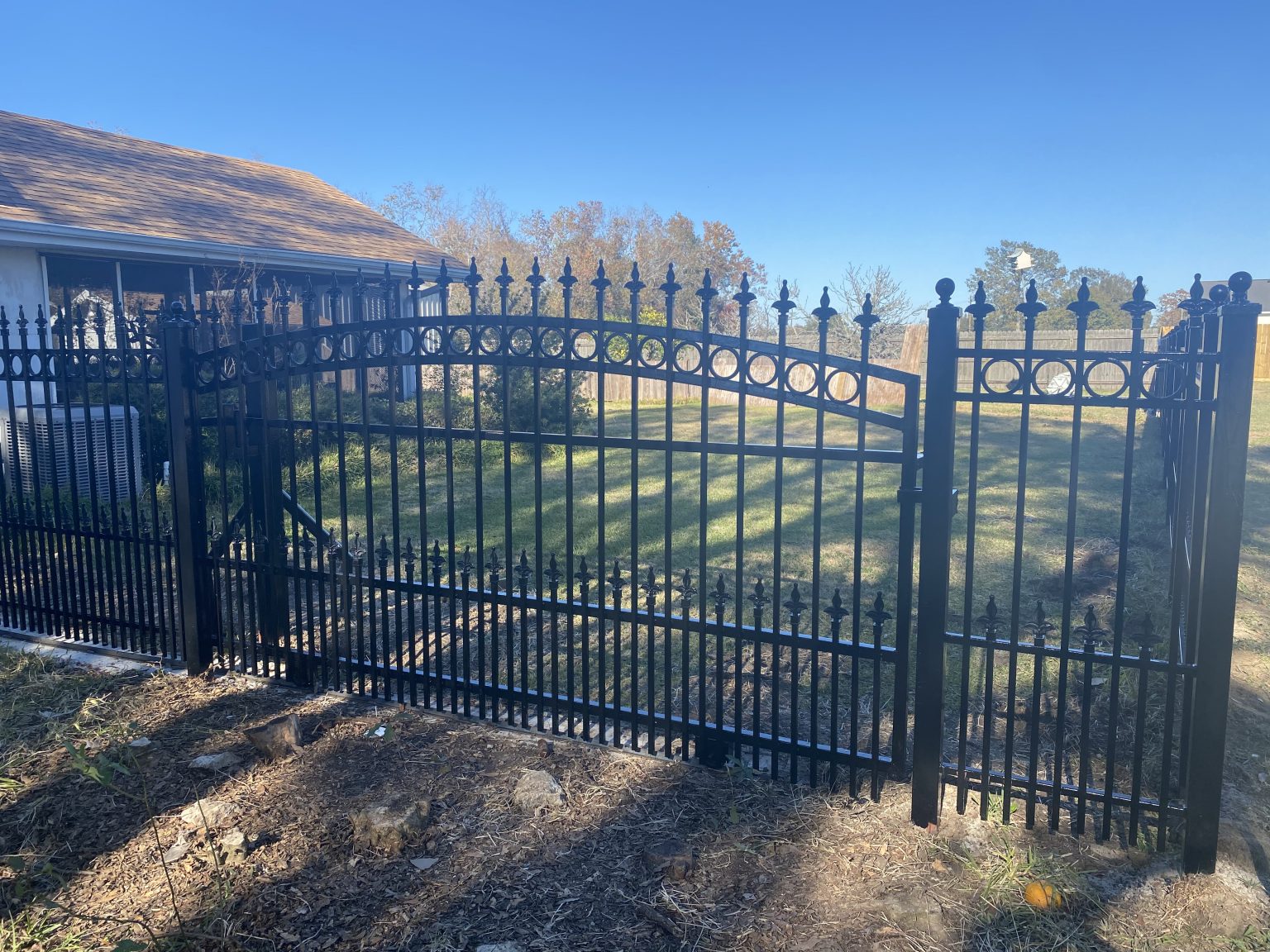 custom-ornamental-steel-fence-orange-tx