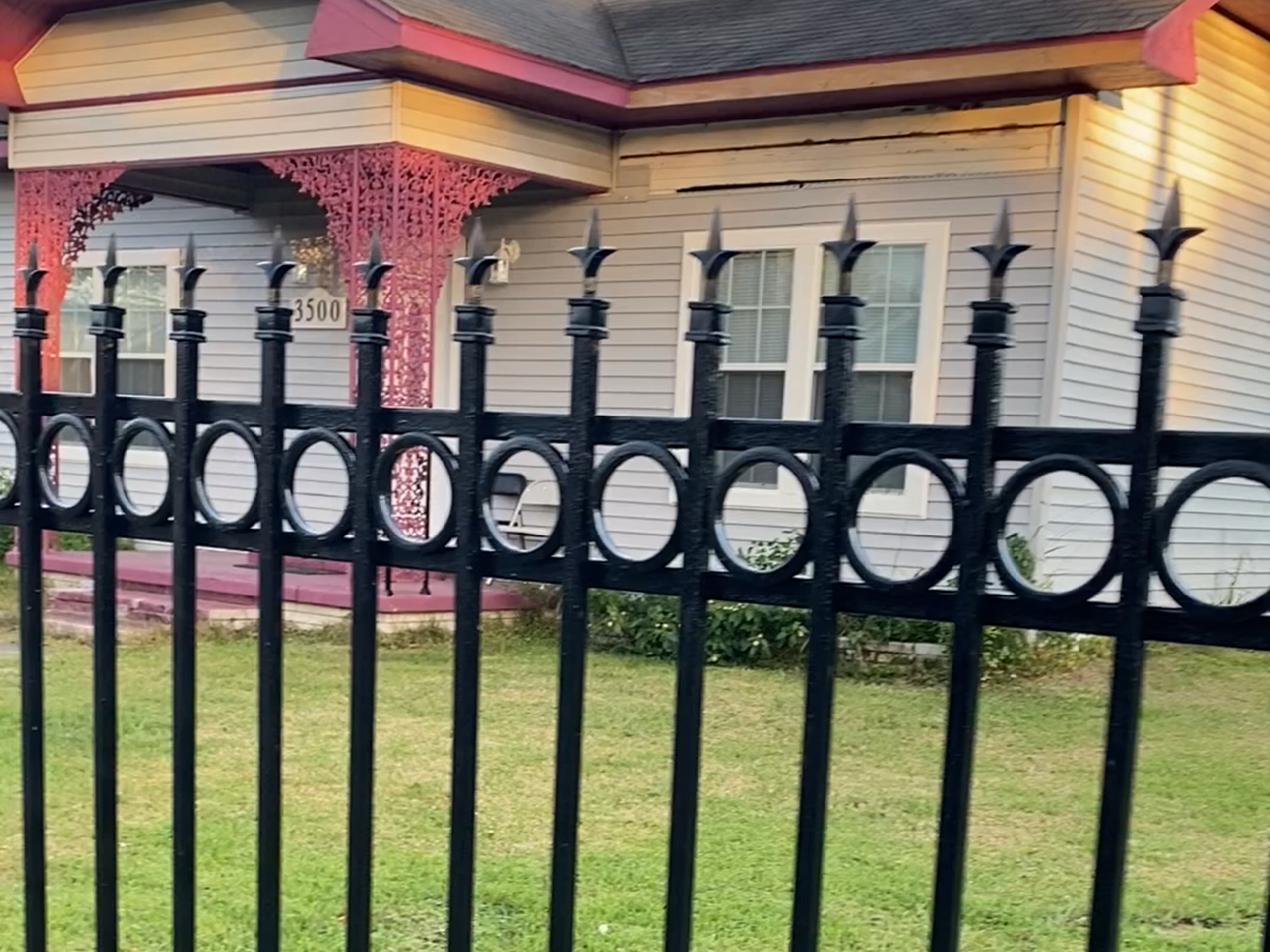 ornamental-steel-fence-with-privacy-fence-integration-orange-tx-11