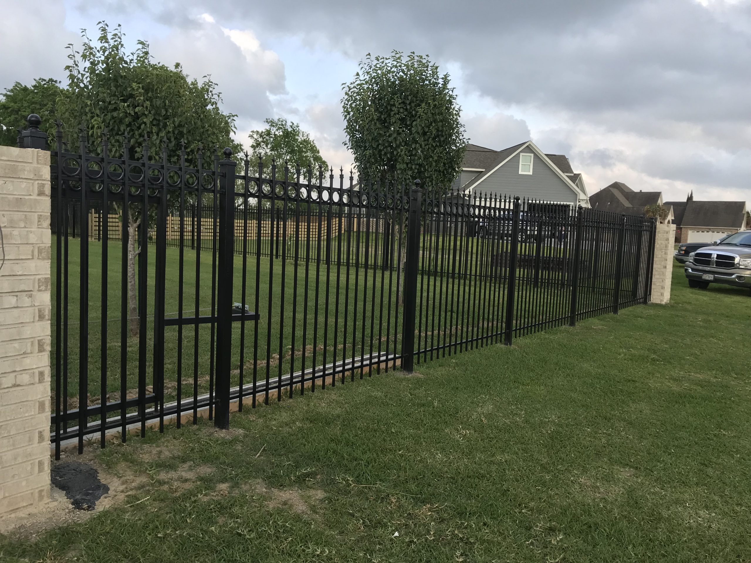 ornamental-steel-fence-with-privacy-fence-integration-orange-tx-5