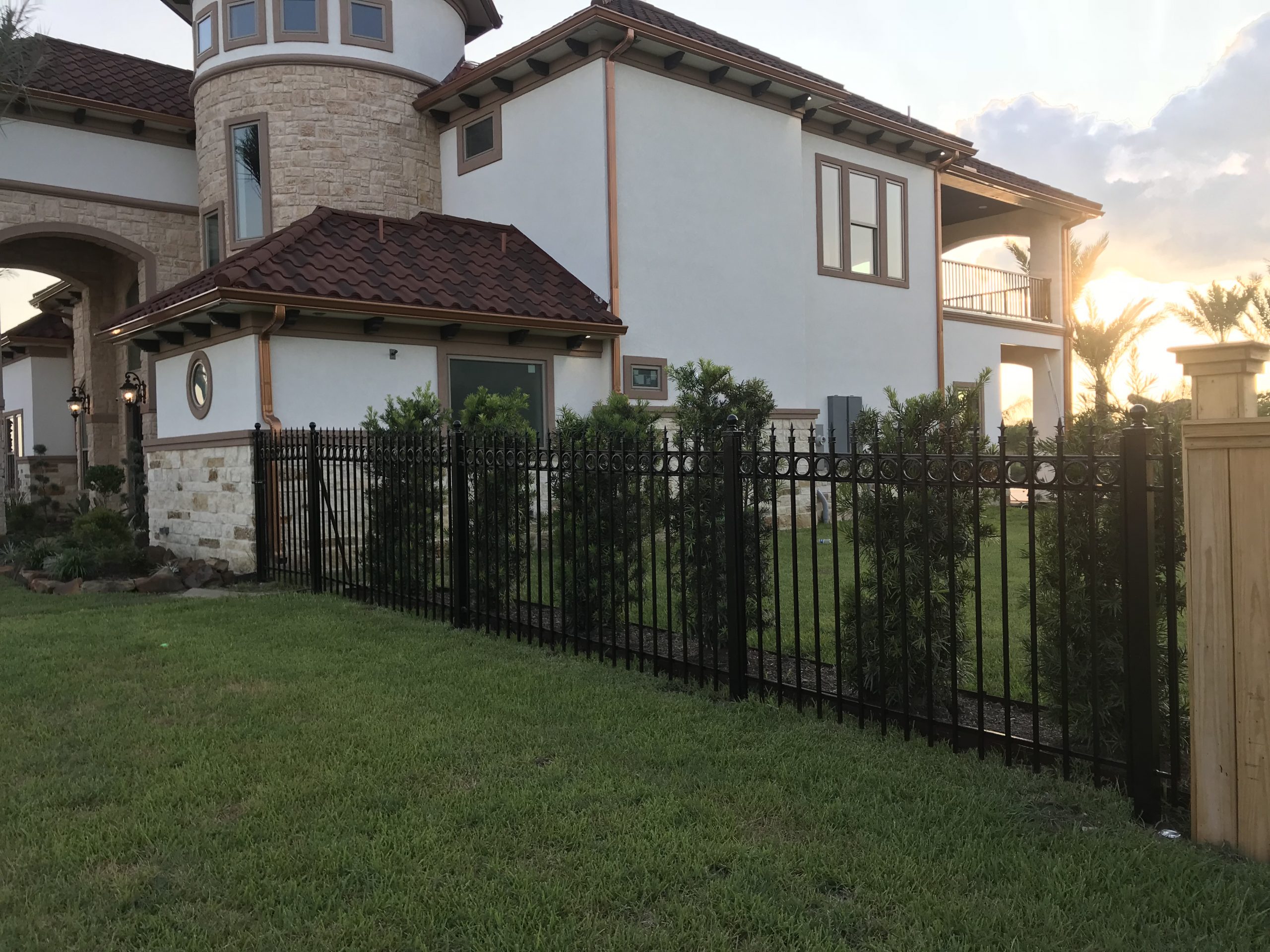 ornamental-steel-fence-with-privacy-fence-integration-orange-tx-6
