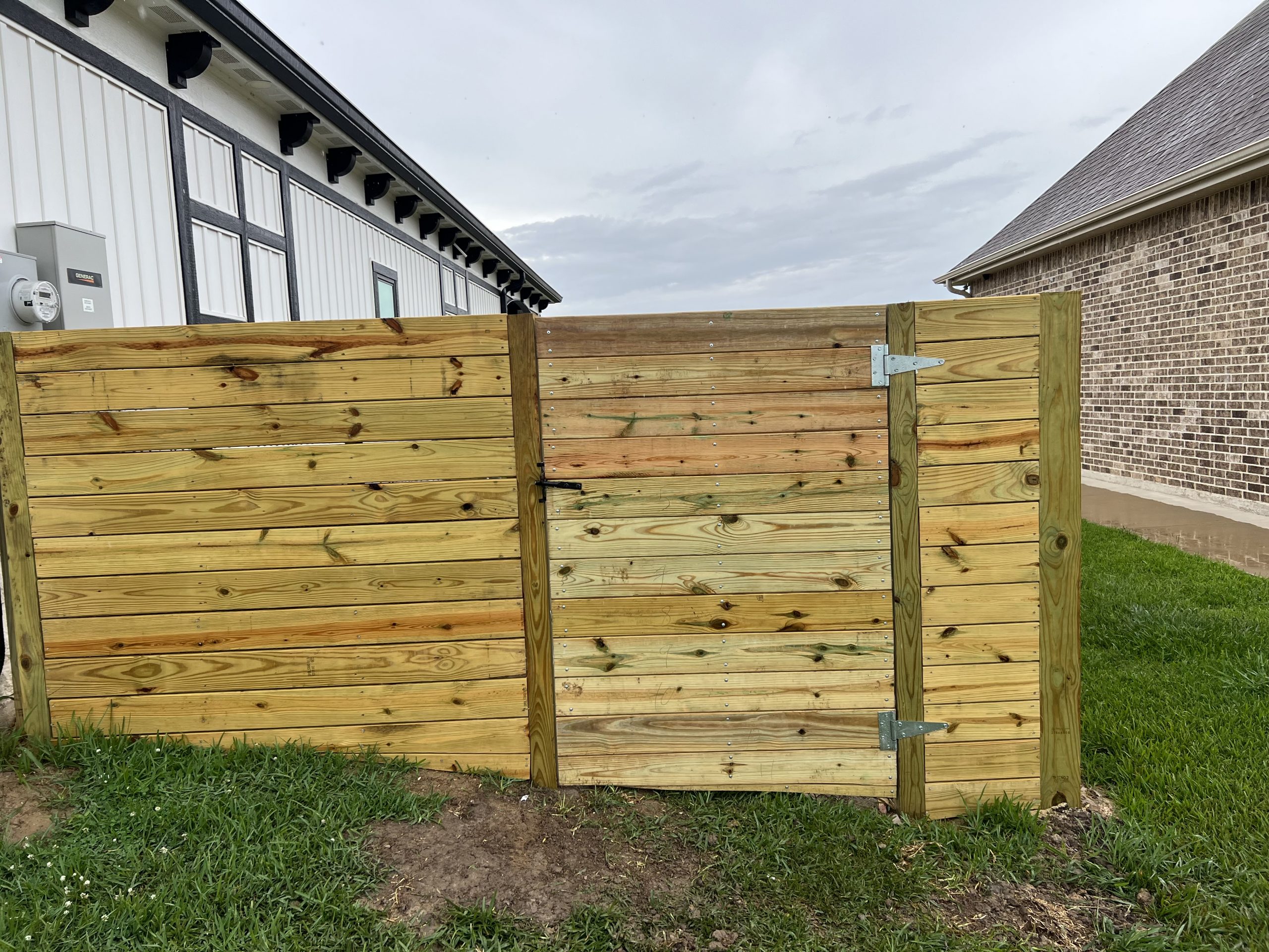 residential-wood-privacy-fence-with-gate-3