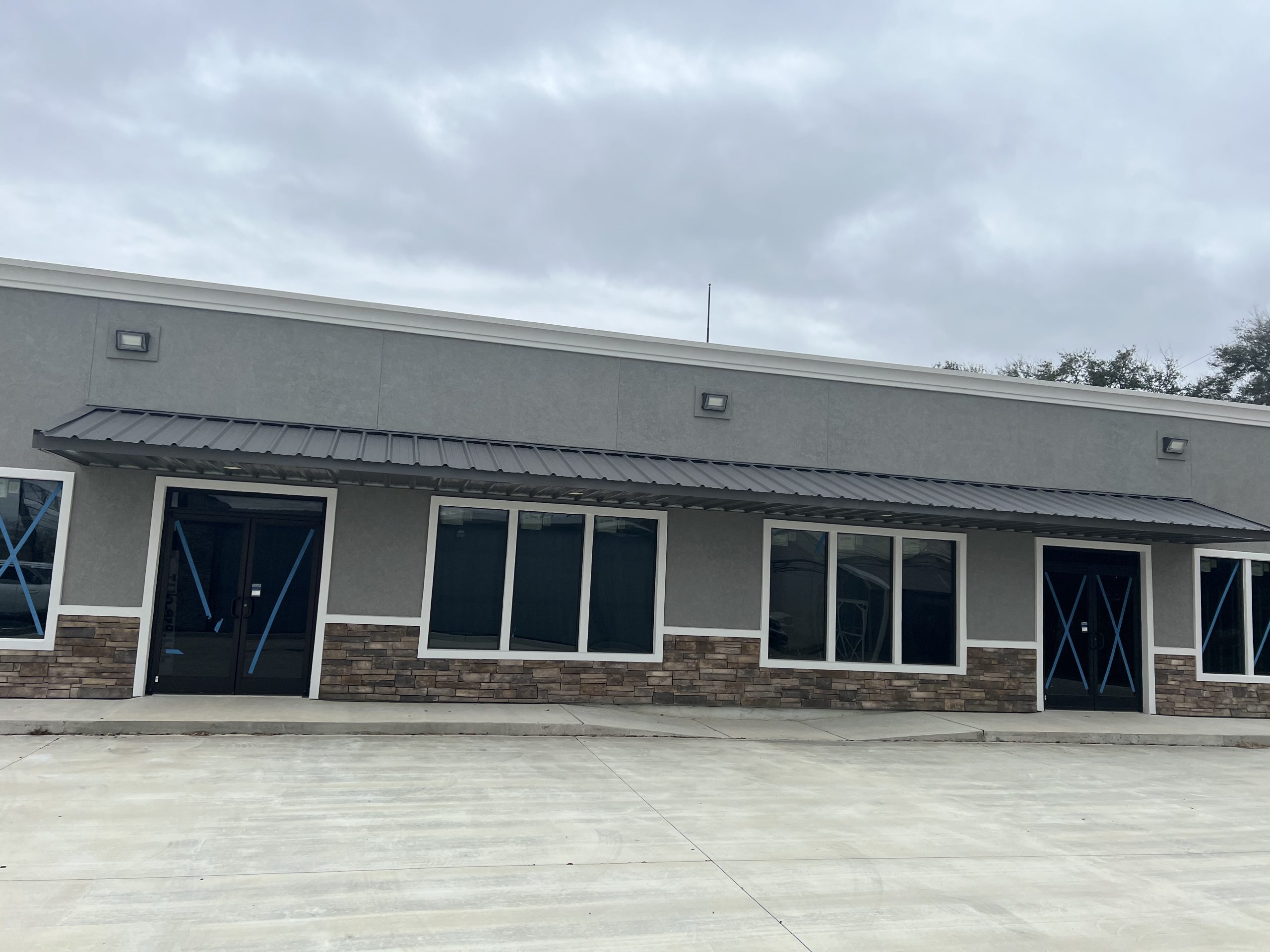steel-awnings-and-storefront-canopies=3