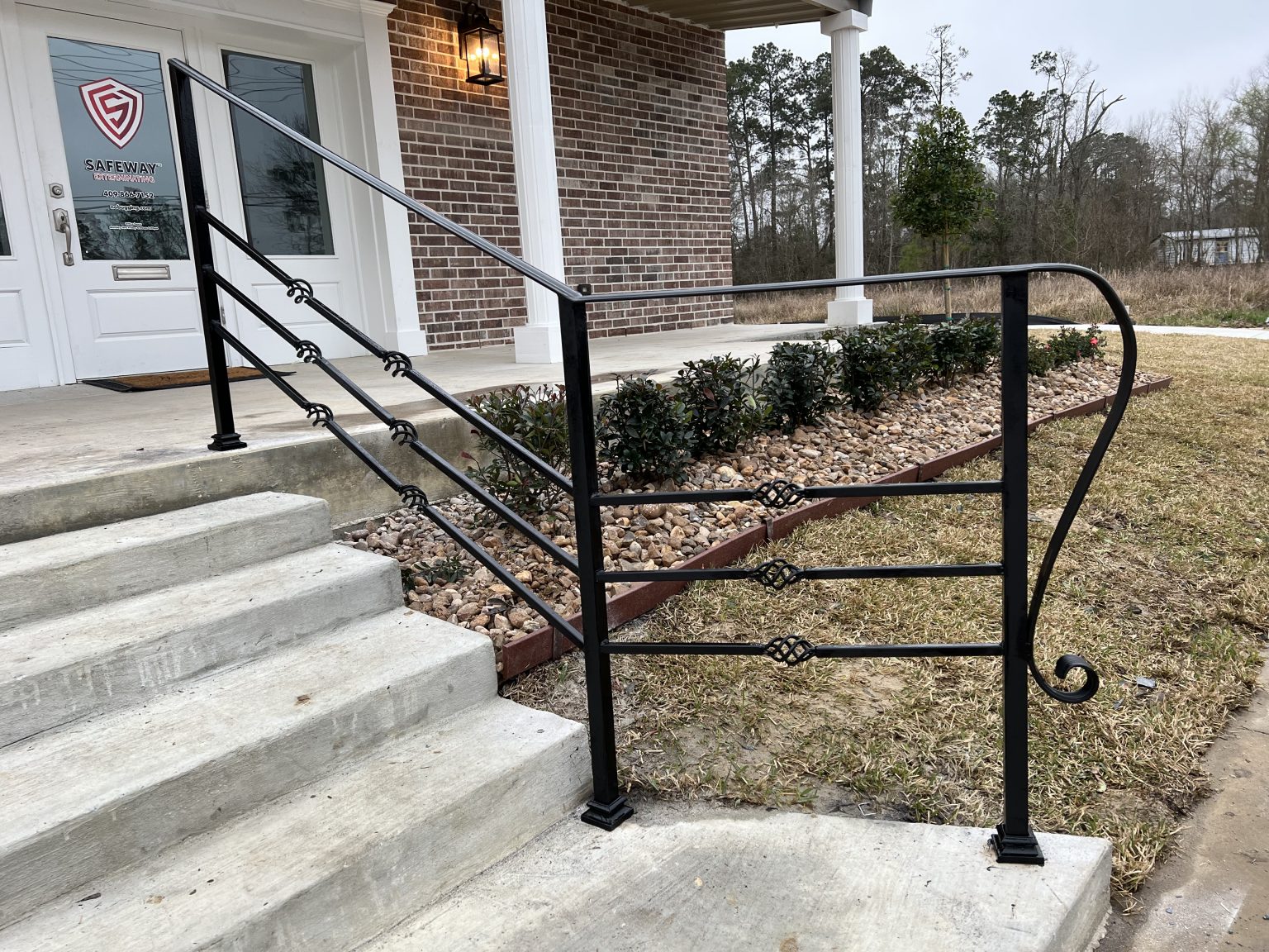 Commercial and residential metal railing systems for balconies, walkways, outdoor seating, and safety enclosures.