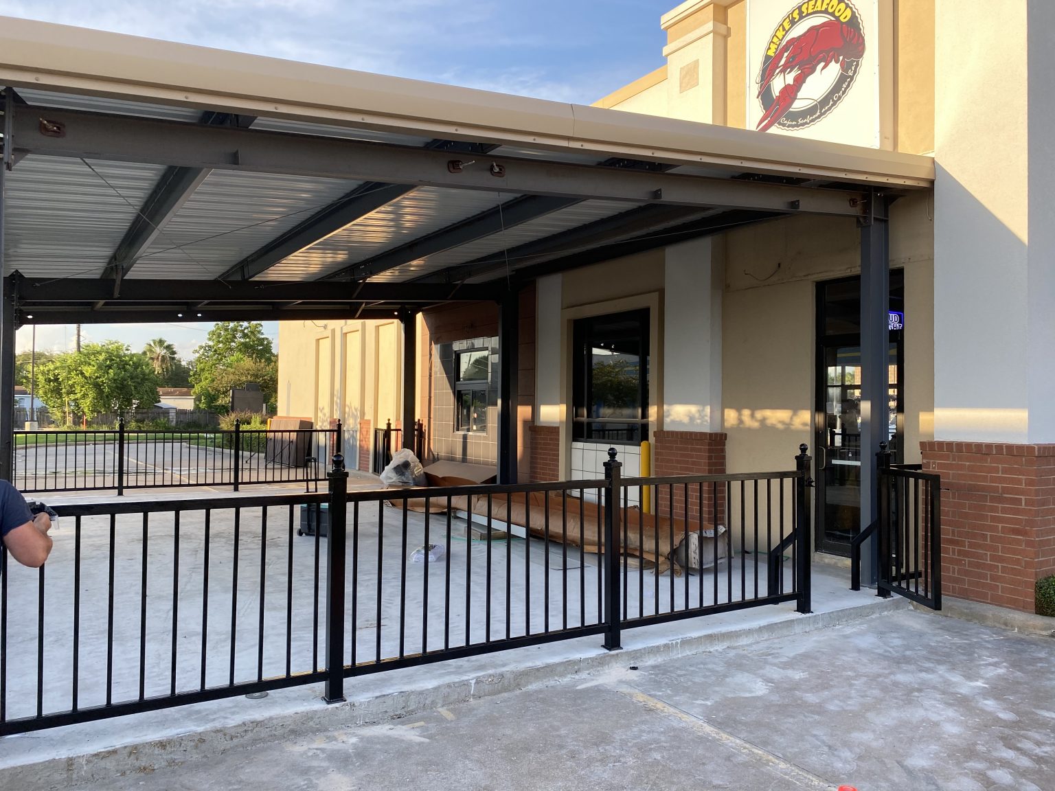 Commercial and residential metal railing systems for balconies, walkways, outdoor seating, and safety enclosures.
